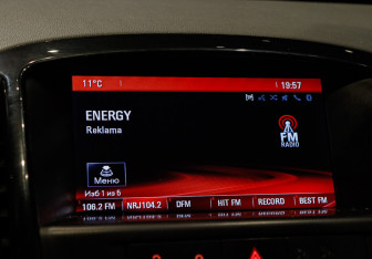 Подержанный автомобиль Opel Astra Hatchback 2014 года (11 фото)