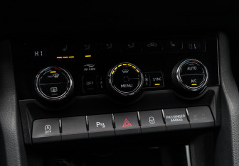 Подержанный автомобиль Skoda Karoq 2021 года (19 фото)
