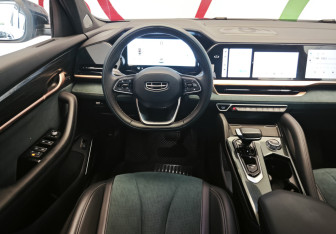Подержанный автомобиль Geely Monjaro 2023 года (16 фото)