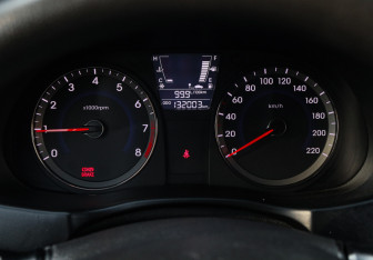 Подержанный автомобиль Hyundai Solaris Hatchback 2012 года (20 фото)