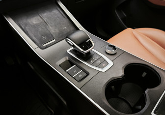 Подержанный автомобиль Omoda C5 2024 года (10 фото)