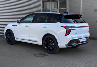 Подержанный автомобиль Hongqi HS3 2024 года (8 фото)
