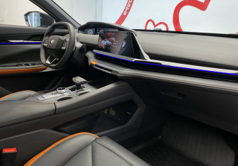 Подержанный автомобиль Changan UNI-V 2023 года (7 фото)