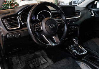 Подержанный автомобиль Kia Ceed Hatchback 2019 года (13 фото)