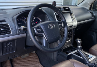 Подержанный автомобиль Toyota Land Cruiser Prado 2019 года (16 фото)
