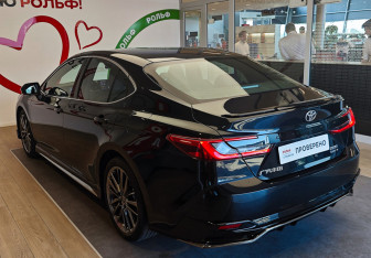 Подержанный автомобиль Toyota Camry Sedan 2025 года (6 фото)