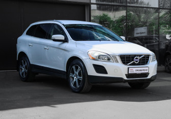 Подержанный автомобиль Volvo XC60 2010 года (3 фото)