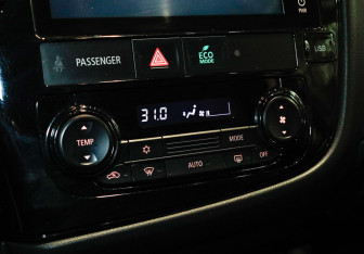 Подержанный автомобиль Mitsubishi Outlander 2022 года (17 фото)