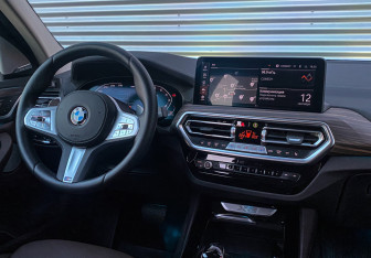 Подержанный автомобиль BMW X3 2024 года (14 фото)