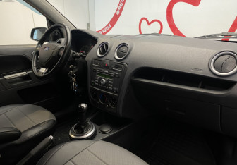 Подержанный автомобиль Ford Fusion 2007 года (7 фото)