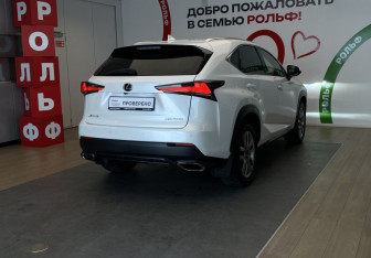 Подержанный автомобиль Lexus NX 2018 года (4 фото)