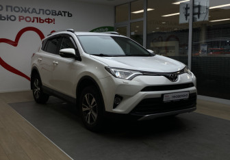 Подержанный автомобиль Toyota RAV4 2017 года (3 фото)