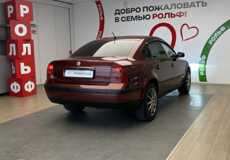 Подержанный автомобиль Volkswagen Passat Sedan 1999 года (4 фото)