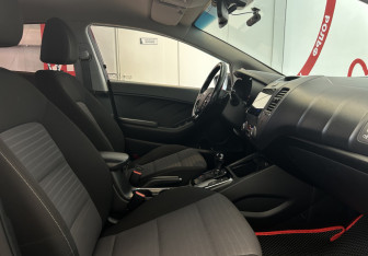 Подержанный автомобиль Kia Cerato Sedan 2017 года (10 фото)