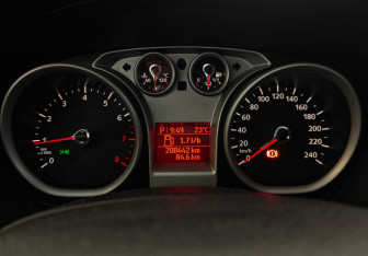 Подержанный автомобиль Ford Focus Hatchback 2010 года (13 фото)