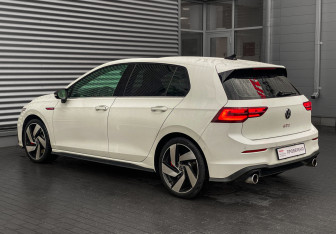 Подержанный автомобиль Volkswagen Golf GTI Hatchback 2021 года (6 фото)