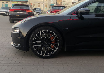 Подержанный автомобиль Zeekr 001 2023 года (5 фото)