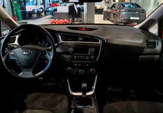 Подержанный автомобиль Kia Ceed Hatchback 2016 года (9 фото)