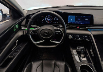 Подержанный автомобиль Hyundai Elantra Sedan 2020 года (21 фото)