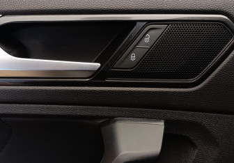 Подержанный автомобиль Volkswagen Tiguan 2018 года (12 фото)