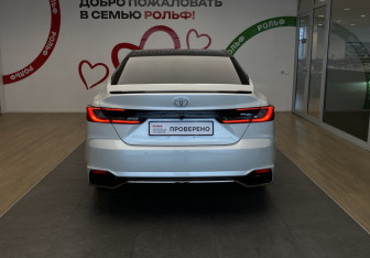 Подержанный автомобиль Toyota Camry Sedan 2024 года (5 фото)