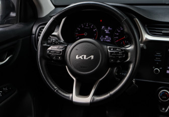 Подержанный автомобиль Kia Rio Hatchback 2021 года (11 фото)