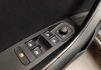 Подержанный автомобиль Skoda Karoq 2022 года (12 фото)