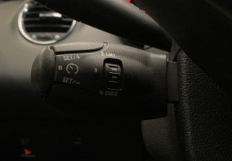 Подержанный автомобиль Peugeot 308 Hatchback 2011 года (14 фото)