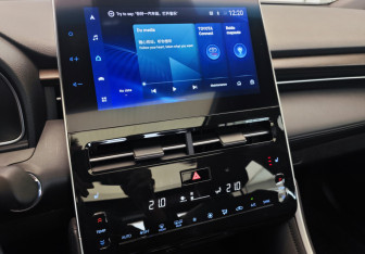 Подержанный автомобиль Toyota Avalon 2022 года (18 фото)