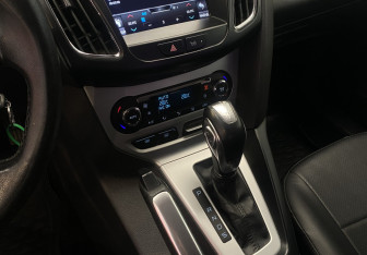 Подержанный автомобиль Ford Focus Hatchback 2011 года (13 фото)