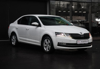 Подержанный автомобиль Skoda Octavia Liftback 2017 года (3 фото)