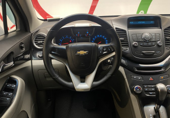 Подержанный автомобиль Chevrolet Orlando 2012 года (12 фото)