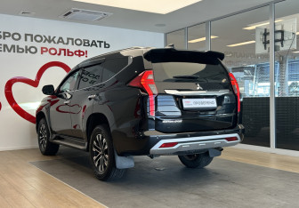 Подержанный автомобиль Mitsubishi Montero Sport 2023 года (6 фото)