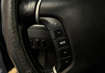 Подержанный автомобиль Mitsubishi Pajero 2011 года (15 фото)