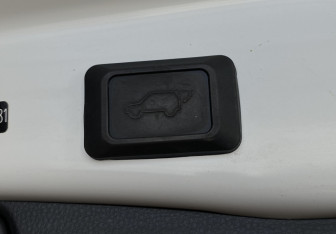 Подержанный автомобиль Toyota RAV4 2021 года (13 фото)