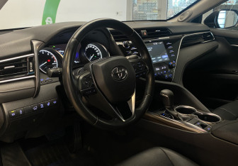 Подержанный автомобиль Toyota Camry Sedan 2019 года (17 фото)
