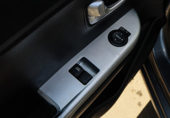 Подержанный автомобиль Kia Rio Hatchback 2013 года (13 фото)