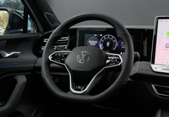 Подержанный автомобиль Volkswagen Tiguan 2025 года (13 фото)