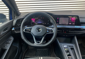 Подержанный автомобиль Volkswagen Golf Hatchback 2021 года (12 фото)