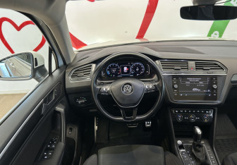 Подержанный автомобиль Volkswagen Tiguan 2019 года (10 фото)