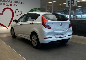Подержанный автомобиль Hyundai Solaris Hatchback 2015 года (6 фото)