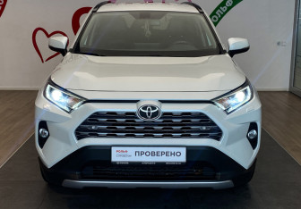 Подержанный автомобиль Toyota RAV4 2021 года (2 фото)