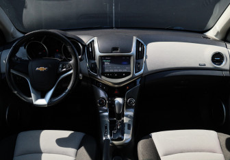 Подержанный автомобиль Chevrolet Cruze Sedan 2015 года (9 фото)