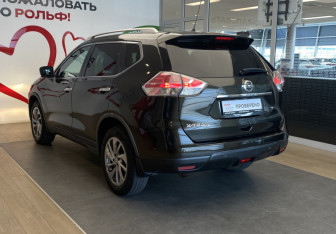 Подержанный автомобиль Nissan X-Trail 2015 года (6 фото)