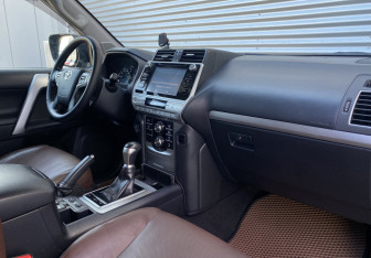 Подержанный автомобиль Toyota Land Cruiser Prado 2019 года (9 фото)