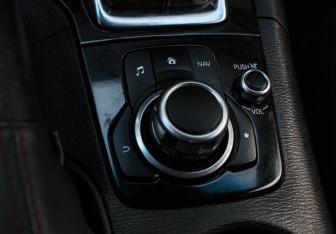 Подержанный автомобиль Mazda 3 Sedan 2015 года (15 фото)
