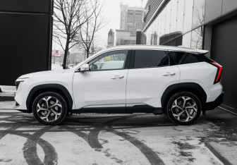 Подержанный автомобиль Geely Atlas 2024 года (8 фото)