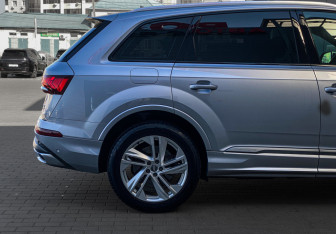 Подержанный автомобиль Audi Q7 2020 года (8 фото)
