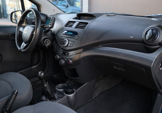 Подержанный автомобиль Chevrolet Spark 2011 года (7 фото)