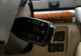 Подержанный автомобиль Toyota Land Cruiser Suv 2012 года (27 фото)